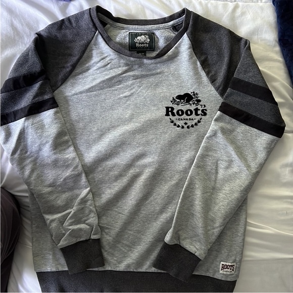 Roots | Women’s Size XS Gray and Black Colour Block Crew Neck - Picture 3 of 4